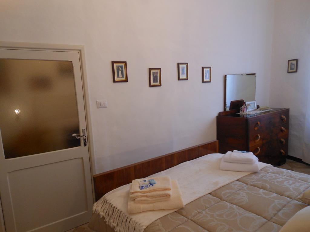 B&B Le Stanze del Chiostro Serra deʼ Conti Zimmer foto
