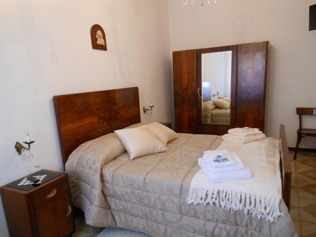 B&B Le Stanze del Chiostro Serra deʼ Conti Zimmer foto